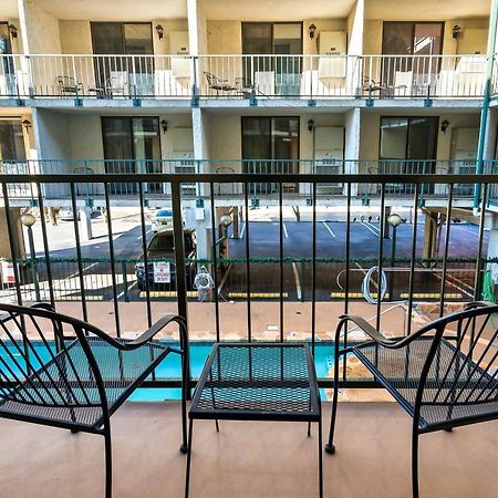 Lovely Condo W/ Indoor Pool *Only Steps To Parkway Gatlinburg Exterior foto