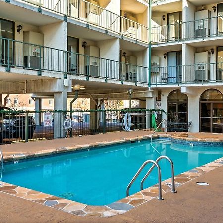 Lovely Condo W/ Indoor Pool *Only Steps To Parkway Gatlinburg Exterior foto