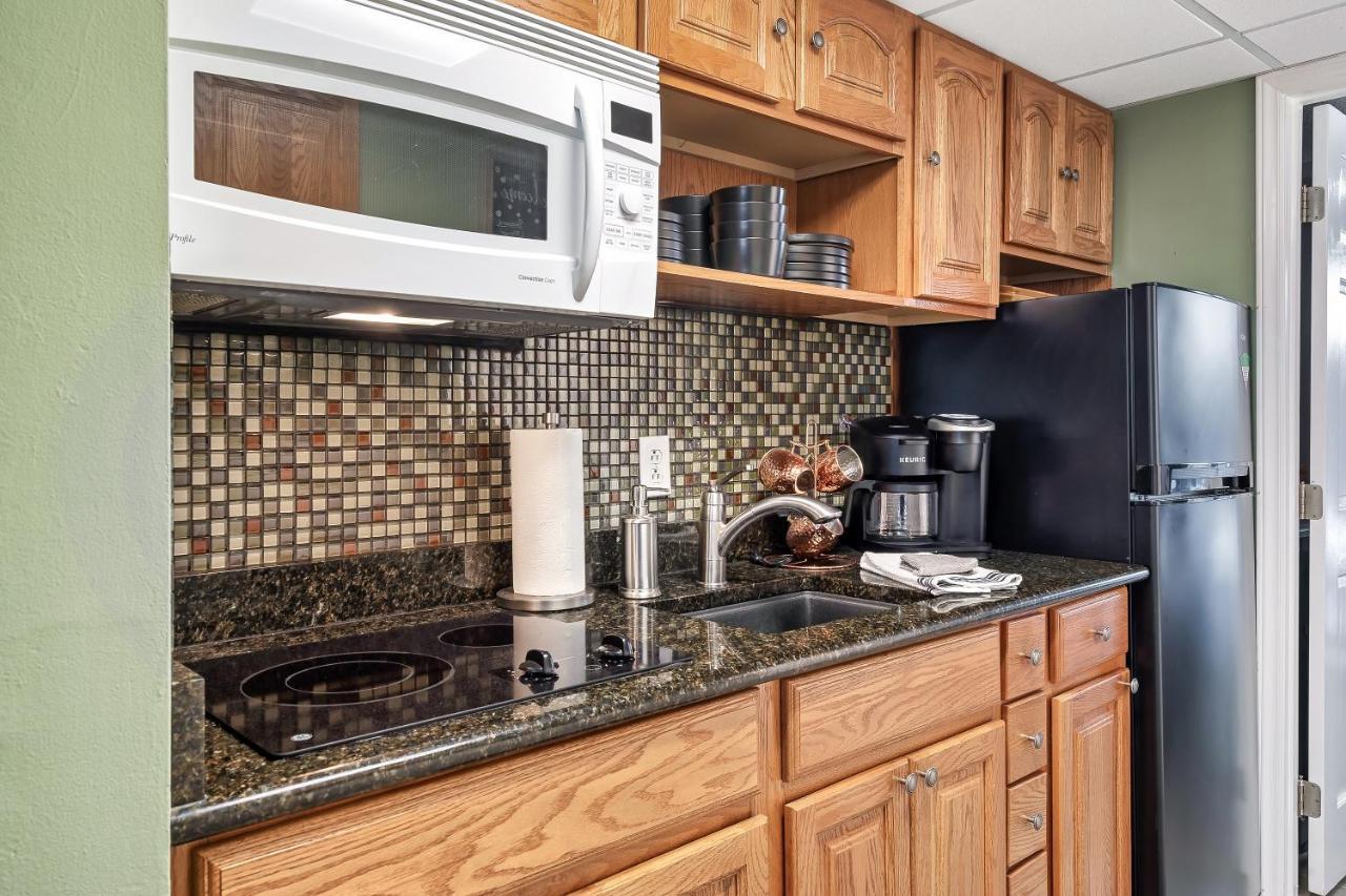 Lovely Condo W/ Indoor Pool *Only Steps To Parkway Gatlinburg Exterior foto