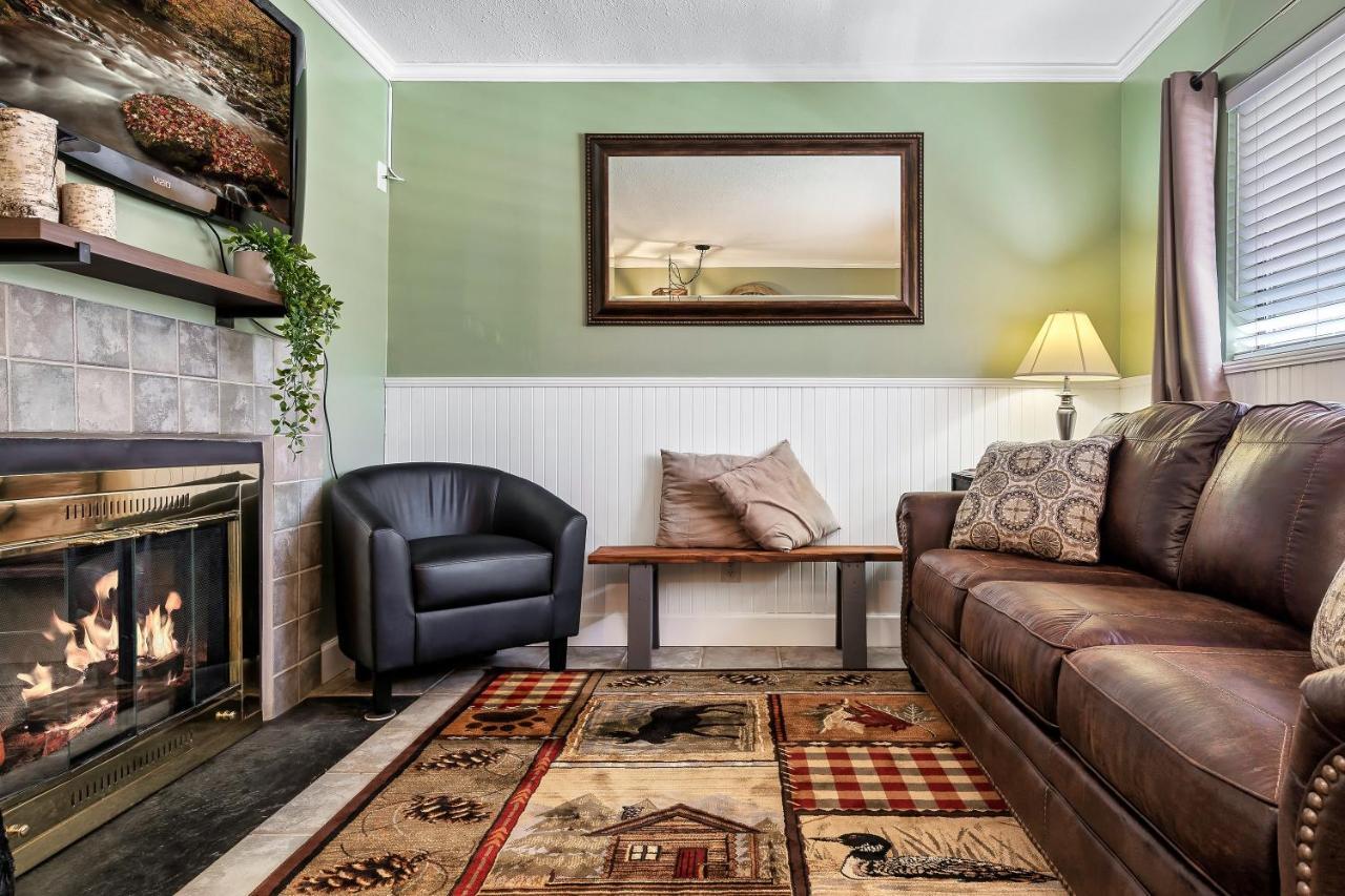 Lovely Condo W/ Indoor Pool *Only Steps To Parkway Gatlinburg Exterior foto