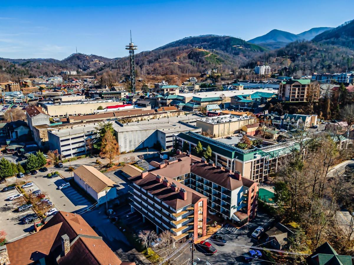 Lovely Condo W/ Indoor Pool *Only Steps To Parkway Gatlinburg Exterior foto