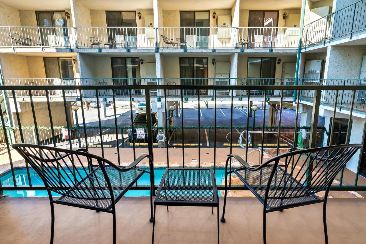 Lovely Condo W/ Indoor Pool *Only Steps To Parkway Gatlinburg Exterior foto